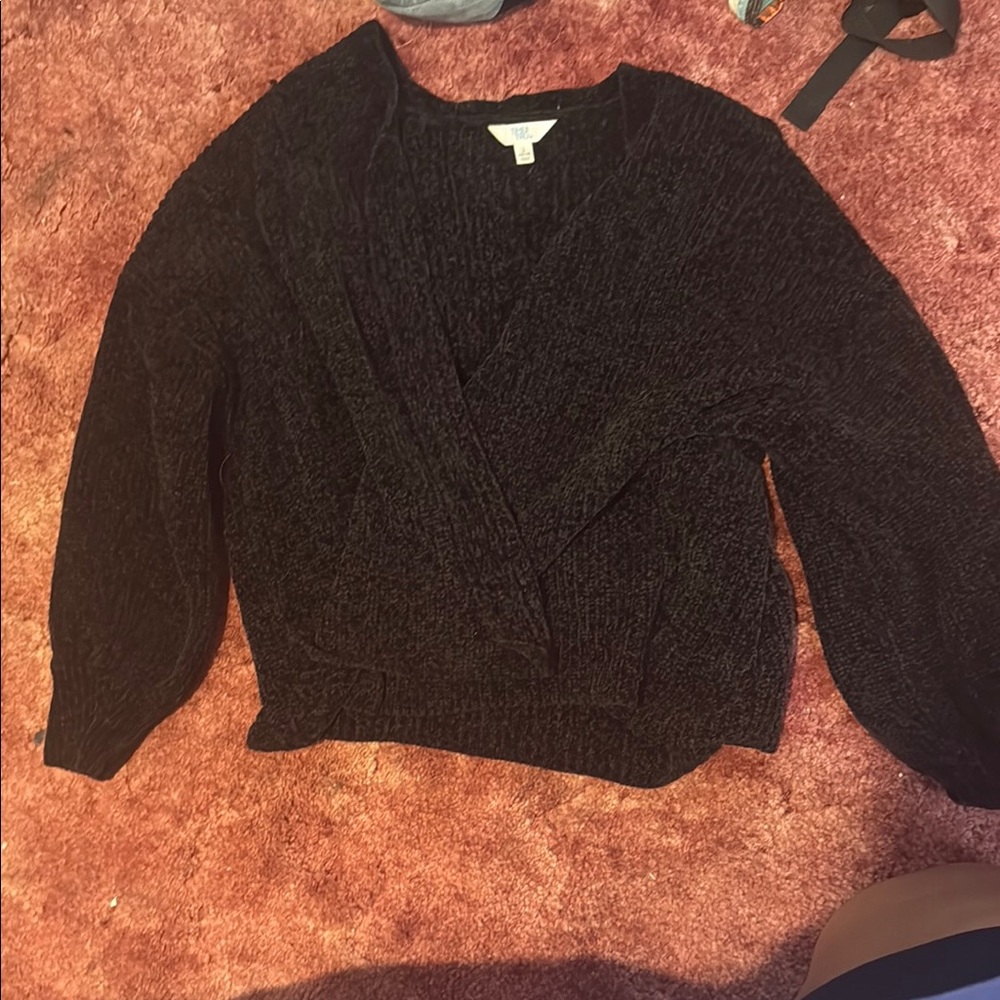 Time and Tru Women's Black V-Neck Sweater